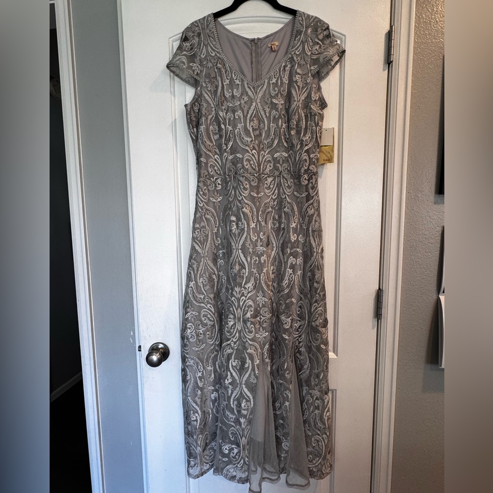 Elegant Gray Lace Evening Dress